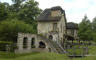 写真:プチトリアノンとグラン・トリアノン