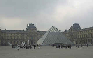 写真:ストライキのルーブル美術館とオルセー美術館