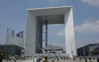 写真:新しいパリの副都心ラ･デファンス　La Defense