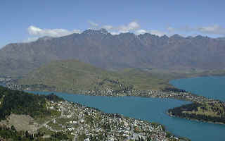 写真:ワカティプ湖の真珠クイーンズタウン