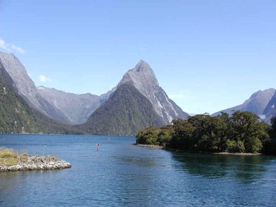 写真:世界遺産テ・ワヒポウナムのミルフォードサウンド