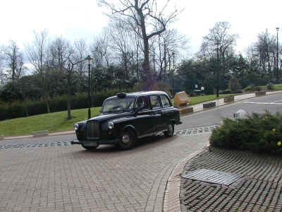 写真:ロンドンへ