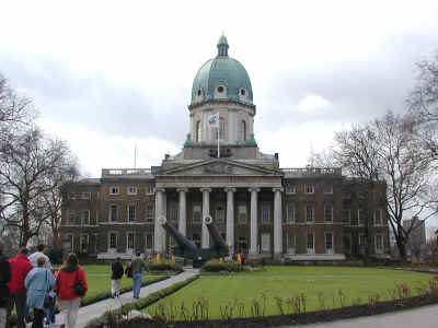 写真:帝国戦争博物館とテイト・ギャラリー