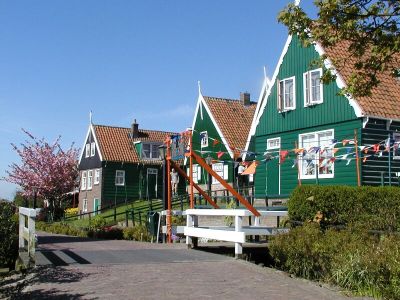 写真:マルケン島の漁村