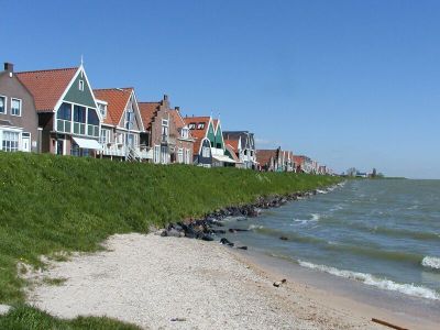 写真:海沿いの街フォーレンダム