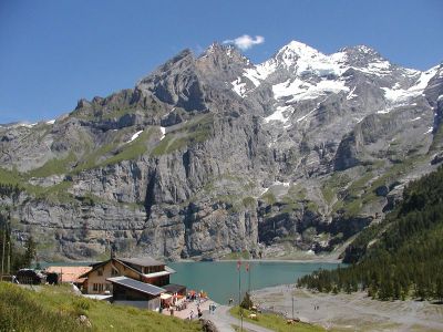 写真:カンデルシュテークからエッシネン湖へハイキング