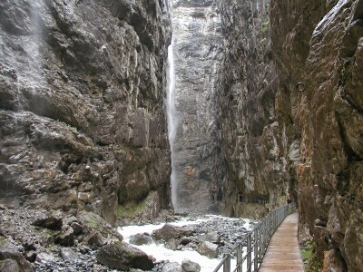 写真:グレッチャーシュルフトまでハイキングして渓谷を見学