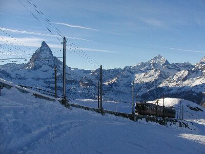 写真:ロートホルンからスネガとゴルナーグラードでスキー