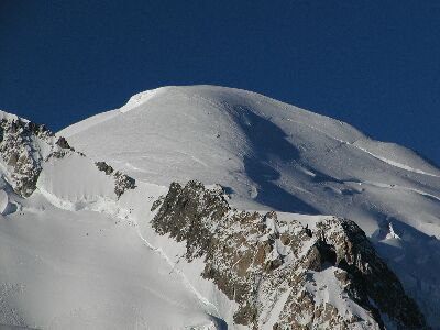 写真:エギーユ・ド・ミディ展望台からモンブランを眺める