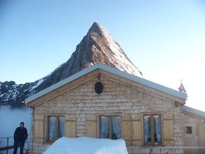 写真:アイガー・ミッテルレギ小屋へ