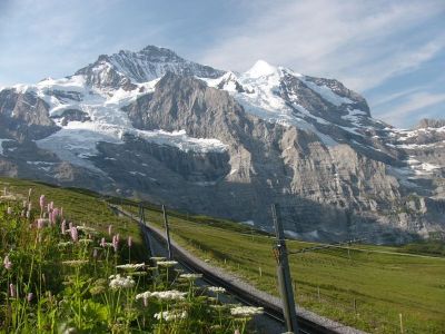 写真:アイガーグレッチャーからクライネ・シャイデックへハイキング