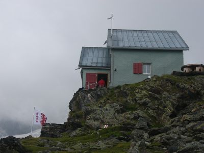 写真:ヴァイスホルンヒュッテへ（TADA）