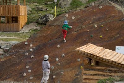 写真:クロイツボーデン展望台と立派な遊び場