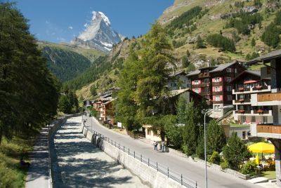 写真:ツェルマット村内散歩とテッシュへのお迎え