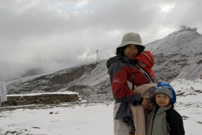 写真:ゴルナーグラードの夏の雪
