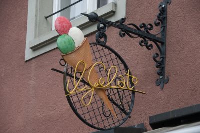 写真:シュタイン・アム・ライン旧市街の看板たち