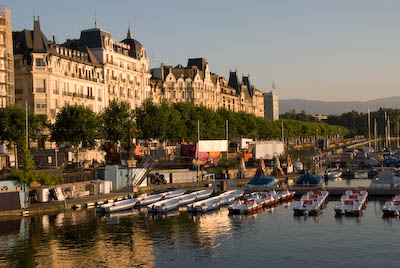 写真:ジュネーヴの日の出とレマン湖沿い早朝散歩