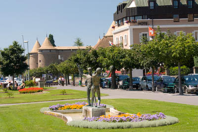 写真:モルジュ～かわいい旧市街と湖を望む古城を散策