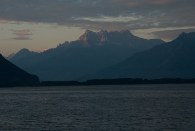 写真:モントルーの朝と花咲ける道