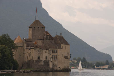 写真:シヨン城観光とモントルーへのクルーズ