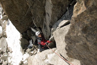 写真:コズミック稜を登る