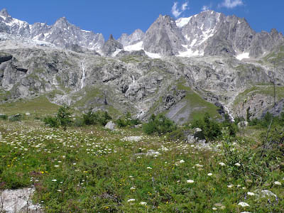 写真:グランド・ジョラスめざしてボカラッテ小屋へ