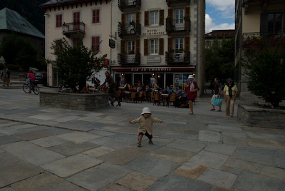 写真:ガスの中のブレヴァンとシャモニの広場