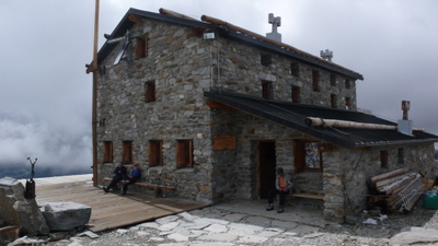 写真:イタリア側からモンテローザへ（TADA)