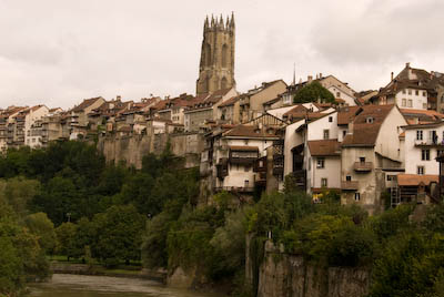 写真:フリブール旧市街散策1・ツェーリンゲン橋から猫の塔