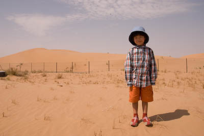 写真:深夜の到着とホテル