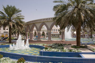 写真:オアシスの町アル・アインで博物館の観光