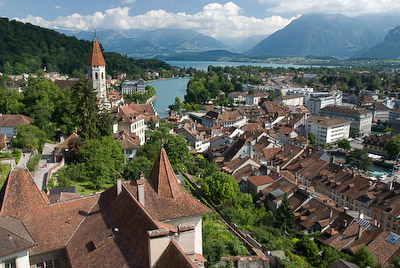 写真:トゥーン城の見学と城からの眺め