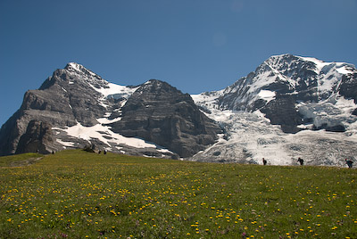写真:アイガーグレッチャーのハイキングとメンリッヒェン展望台