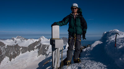 写真:フィンスターアールホルン登頂(TADA)