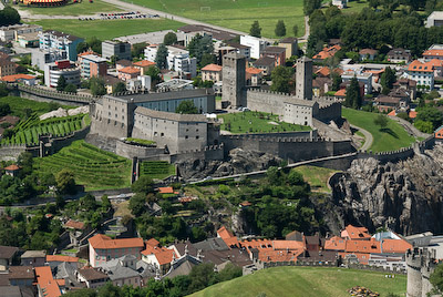 写真:世界遺産ベリンツォーナ2～モンテベッロ城とサッソ・コルバロ城