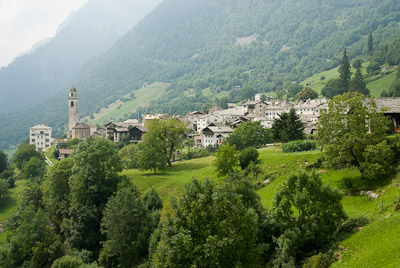 写真:ブレガリアの谷の石造りの村ソーリオ