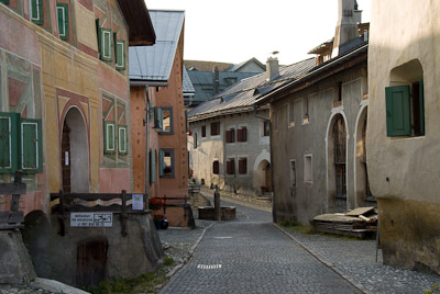 写真:グアルダ～スグラフィットに満ちた山村