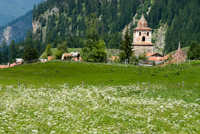 写真:アルブラ線沿いハイキング3～ベルギューンへ