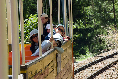 写真:レーティッシュ鉄道ベルニナ線のトロッコ列車