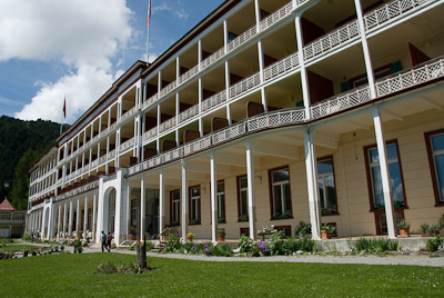 写真:ダヴォスのシャッツアルプ展望台(1861m)と夏ぞり滑り