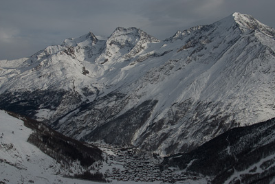 写真:サースフェーでスキー