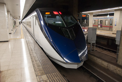 写真:新型スカイライナーとN700系