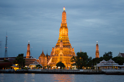 写真:バンコクの夕方から夜