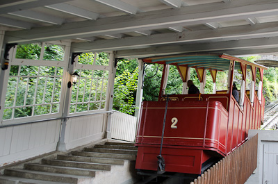 写真:ライヒェンバッハ滝とポストバスで峠越え